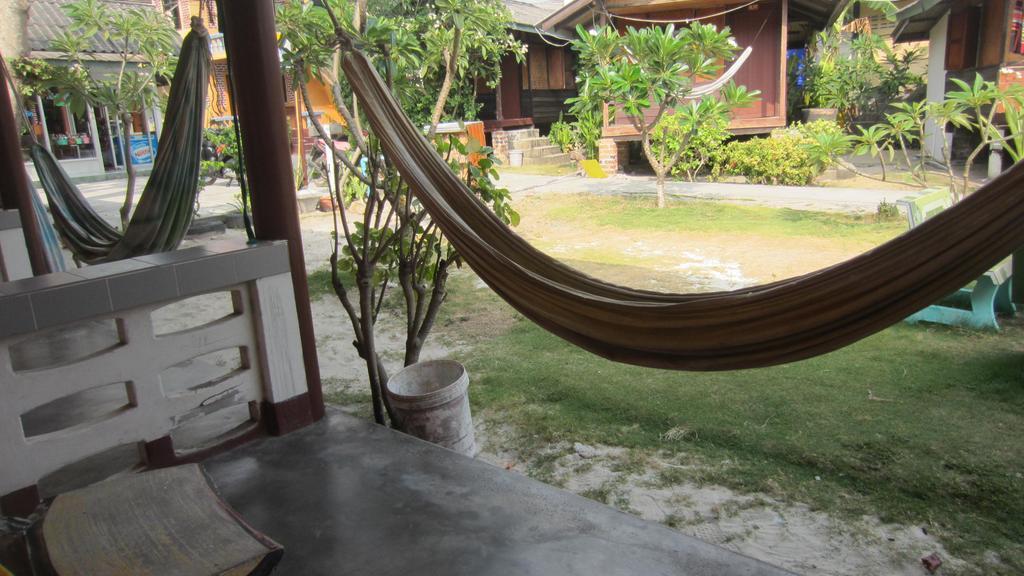 Charung Beach Haad Rin Exteriör bild