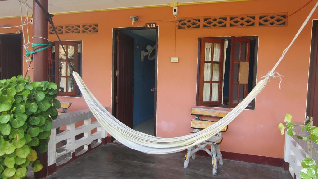 Charung Beach Haad Rin Exteriör bild