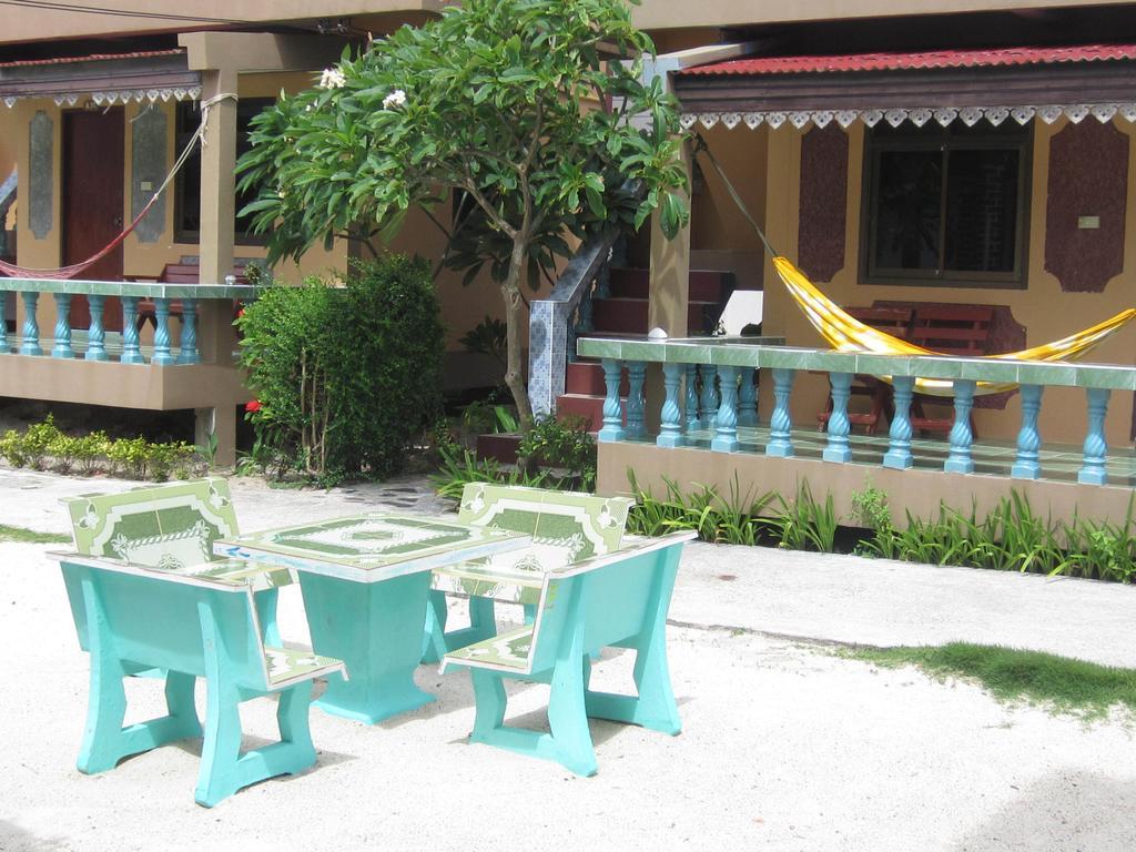 Charung Beach Haad Rin Exteriör bild