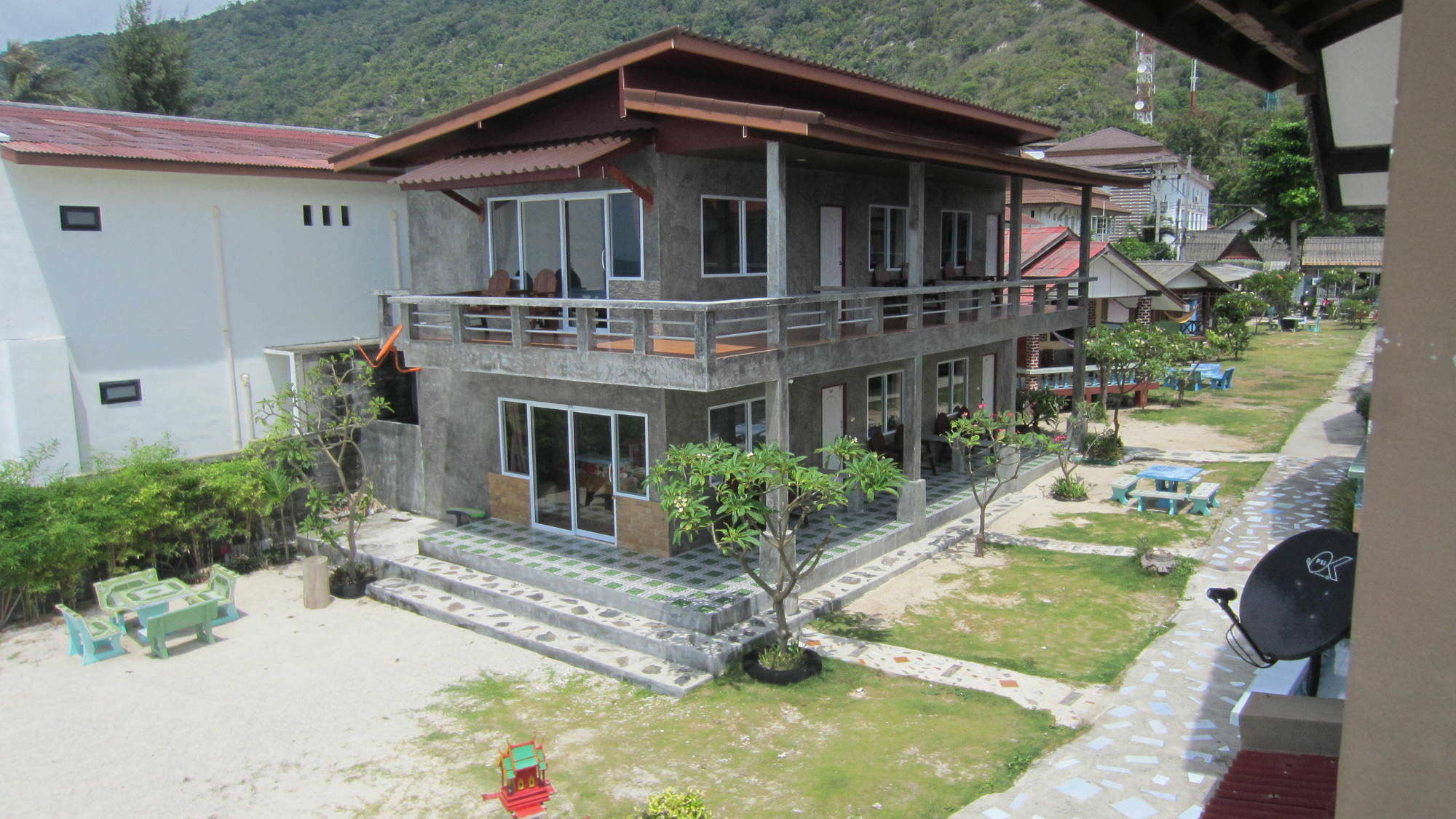Charung Beach Haad Rin Exteriör bild